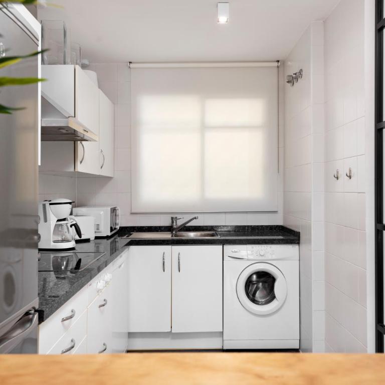 Bright 2 Bedroom apartment with parking space and swimming pools in Aloha Gardens - Two-Bedroom Apartment - 11