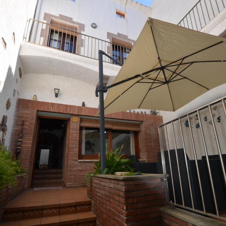 LUXURY HOUSE 8 PERSONS FRONT THE BEACH BLANES COSTA BRAVA - Villa - 1