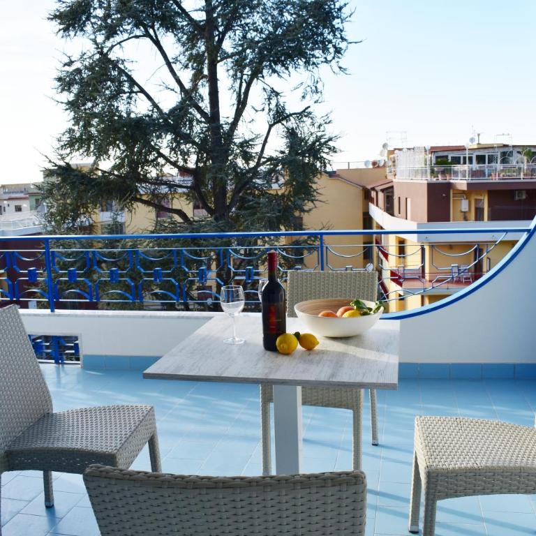 Lume Art Apartment B&B - Camera Familiare con Balcone - 10