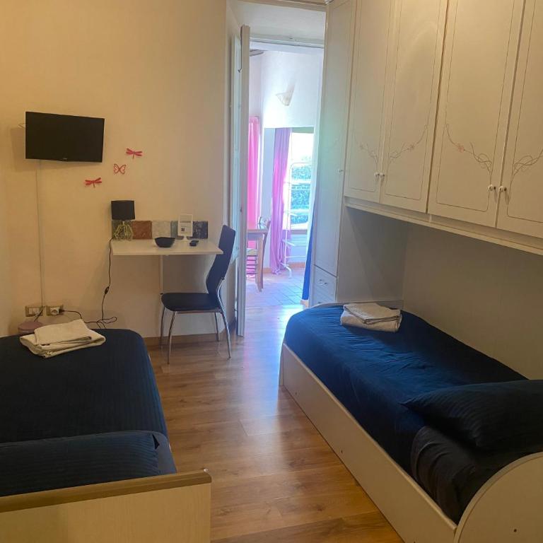 Villa Zara - Twin Room with Shared Toilet - 15