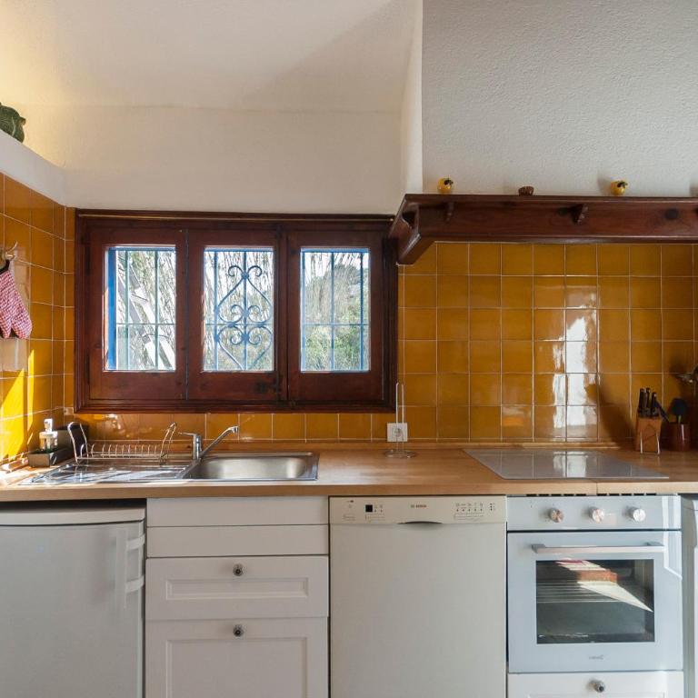 LETS HOLIDAYS Big House with Bbq and Dining Room Outside - Casa de 5 dormitorios - 52
