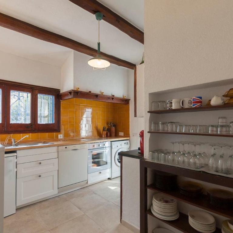 LETS HOLIDAYS Big House with Bbq and Dining Room Outside - Casa de 5 dormitorios - 51