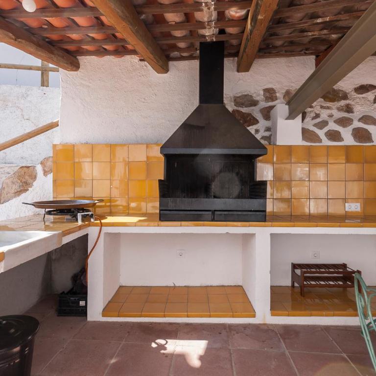 LETS HOLIDAYS Big House with Bbq and Dining Room Outside - Casa de 5 dormitorios - 20