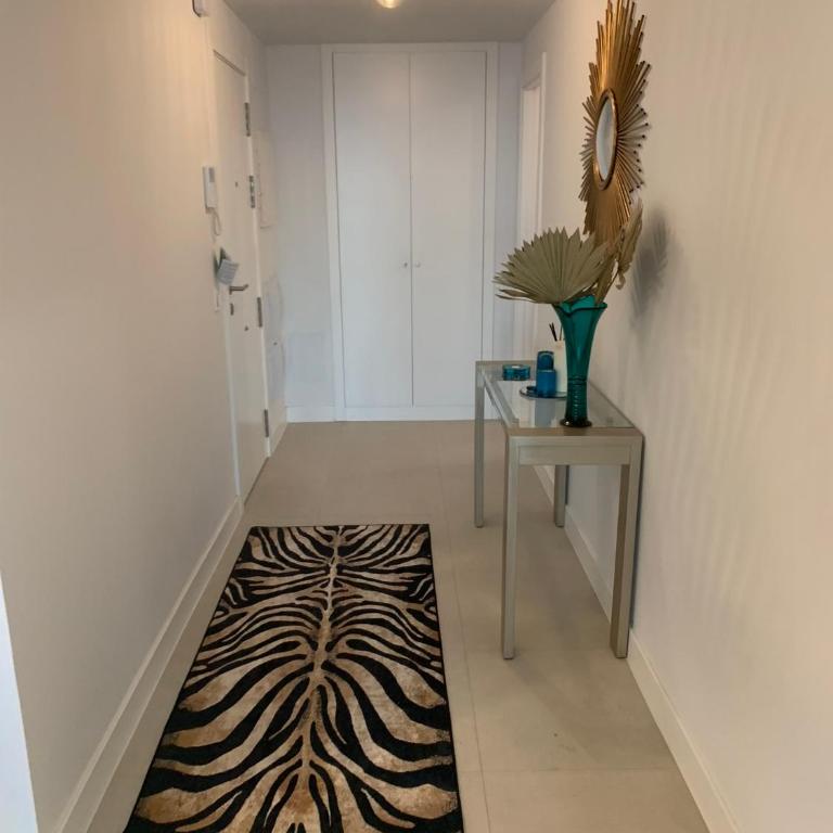 CASA CASU NEW STUNNING 3 BED RAISED GROUND FLOOR APARTMENT & HUGE BALCONY WITH SEA POOL & MOUNTAIN VIEW INDOOR & OUTDOOR SWIMMING POOLS & GYM WALKING DISTANCE TO BEACH PORT Estepona TRAVELLER AWARD 2023 - Three-Bedroom Apartment - 63