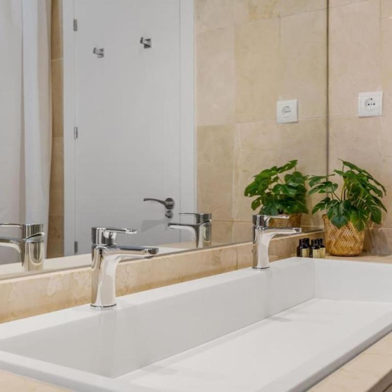Stylish Sea view apartment in Playas del Duque - Two-Bedroom Apartment - 28