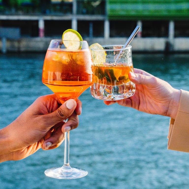 VIP Paris Yacht Hôtel & Spa - Chambre Double - Dîner et Croisière sur la Seine Inclus - 4