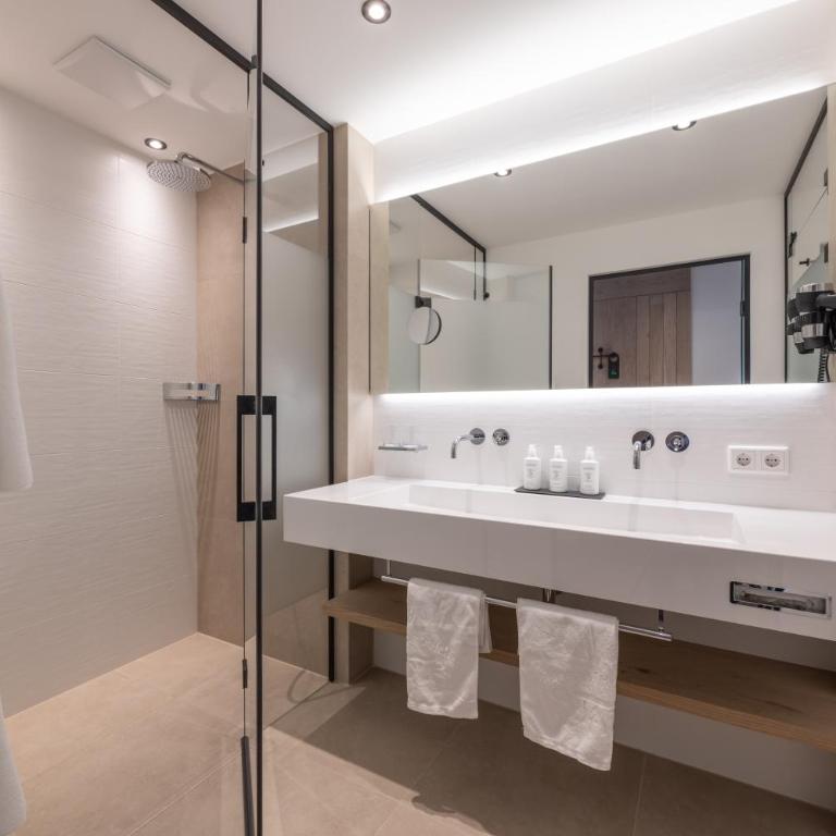 Hotel Stadler am Attersee - Neues Doppelzimmer mit Balkon und Seeblick - 2