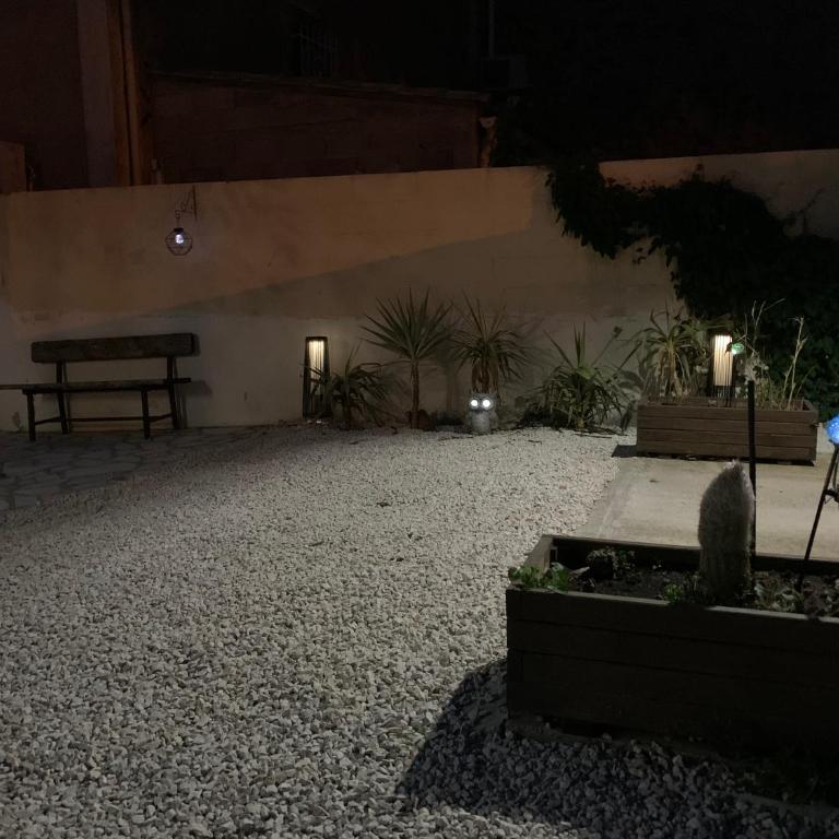 Les dahlias appartement 4 personnes Jacuzzi Barbecue Jardin arboré Climatisé - Appartement - 16