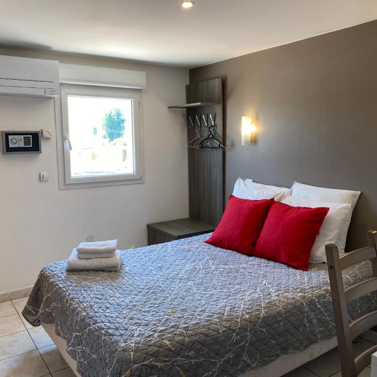 LOGIS Hôtel Restaurant La Chaumière - Chambre Double Classique avec Douche - 5