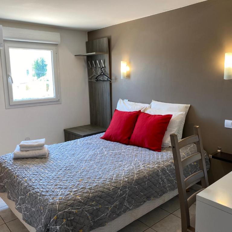 LOGIS Hôtel Restaurant La Chaumière - Chambre Double Classique avec Douche - 4