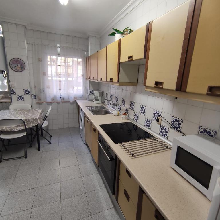 Amplio piso junto a Playa Victoria - Apartamento de 3 dormitorios - 33