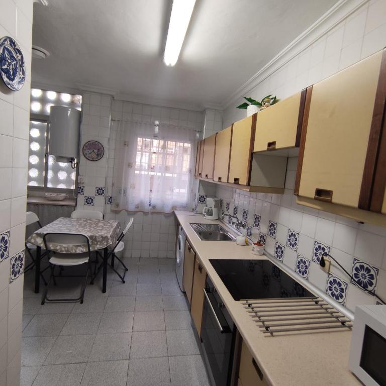 Amplio piso junto a Playa Victoria - Apartamento de 3 dormitorios - 34