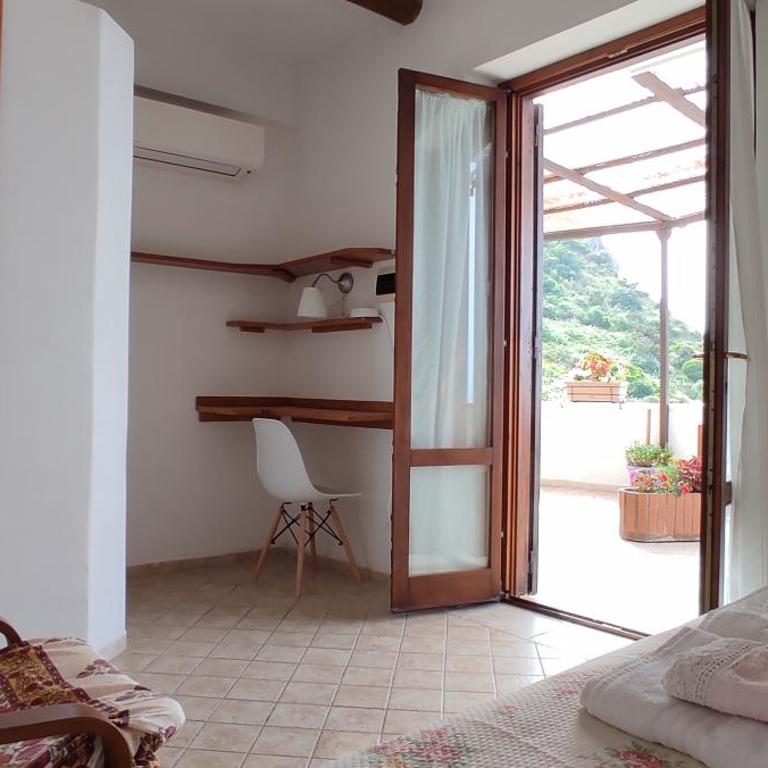 Il Cigno Affittacamere Bed & Breakfast - Camera Matrimoniale con Balcone e Vista Mare - 9