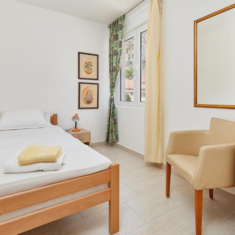 Apartment Pavle - Three-Bedroom Apartment - 10