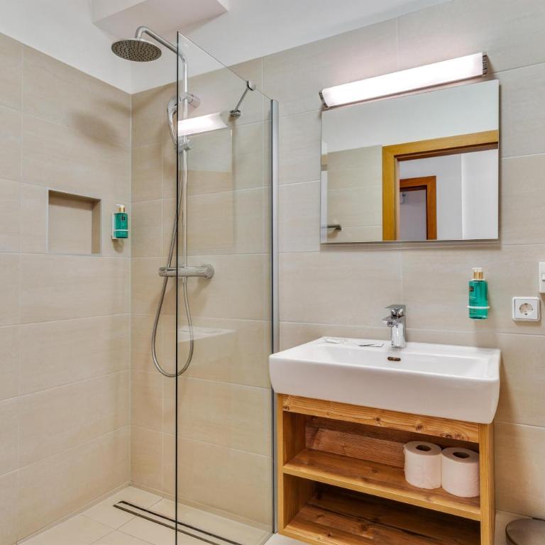 STANTON Lodge - Apartment mit Dusche - 12