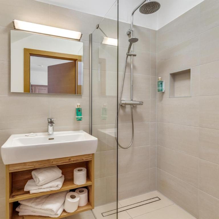 STANTON Lodge - Apartment mit Dusche - 13