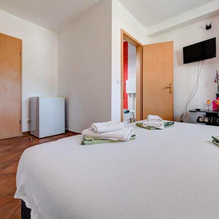 Sunny Grapes Apartments - Dvokrevetna Soba sa Bračnim Krevetom - 2