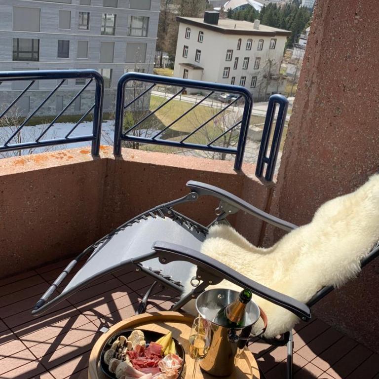 WEF 2027 Ferienwohnung, 3 Minuten Fussweg zum Kongresshaus, geeignet für 2 Personen - Apartment mit Balkon - 52
