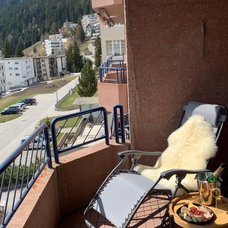 WEF 2027 Ferienwohnung, 3 Minuten Fussweg zum Kongresshaus, geeignet für 2 Personen - Apartment mit Balkon - 54