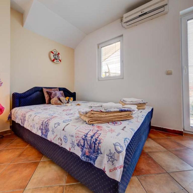 Sunny Grapes Apartments - Dvokrevetna Soba sa Bračnim Krevetom i Balkonom - 1