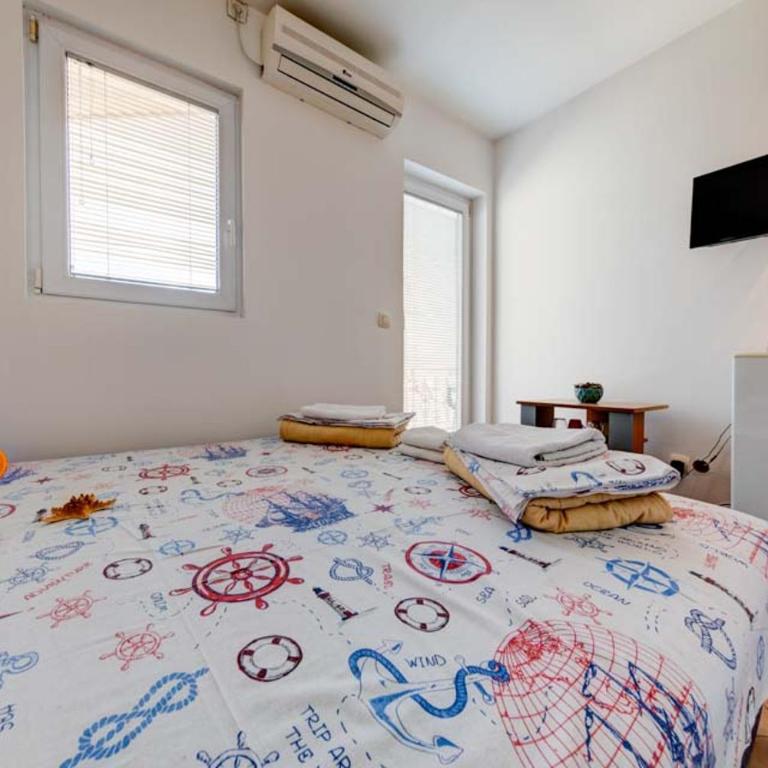 Sunny Grapes Apartments - Dvokrevetna Soba sa Bračnim Krevetom i Balkonom - 2