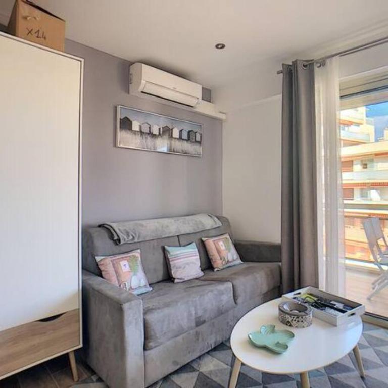 Juan Les Pins Centre - Studio Neuf Avec Terrasse - 3 Mins Des Plages - Jazz Apartment - Studio - 6