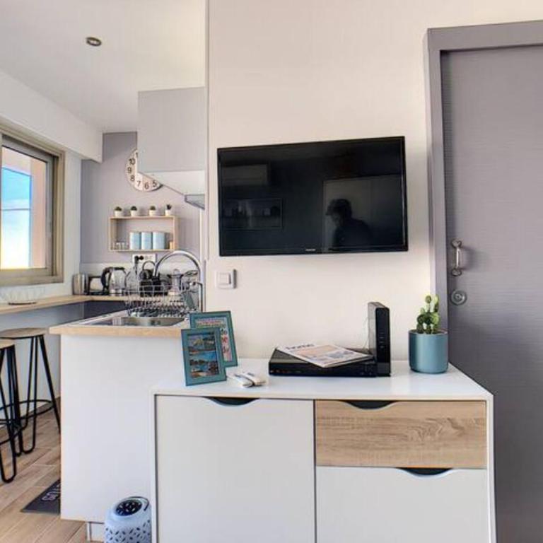 Juan Les Pins Centre - Studio Neuf Avec Terrasse - 3 Mins Des Plages - Jazz Apartment - Studio - 9