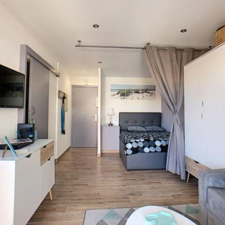 Juan Les Pins Centre - Studio Neuf Avec Terrasse - 3 Mins Des Plages - Jazz Apartment - Studio - 5