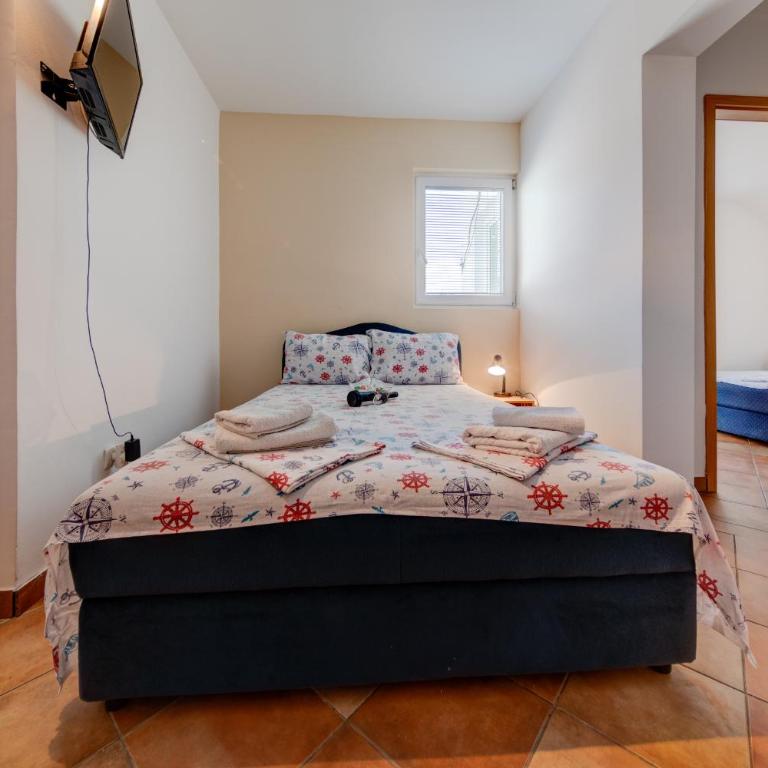 Sunny Grapes Apartments - Četvorokrevetna Soba sa Balkonom - 3