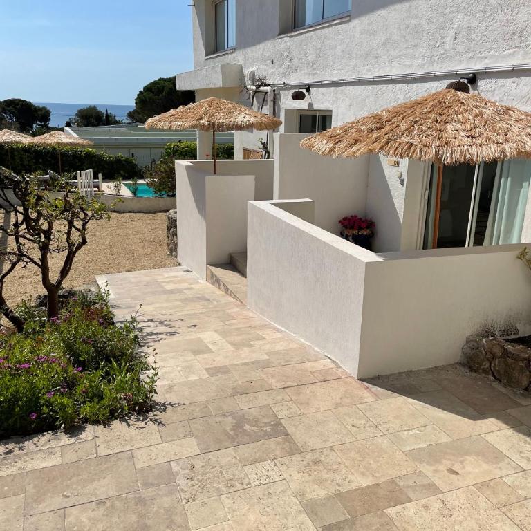 Villa Paradis - Chambre Double Deluxe - Vue Latérale sur Mer - 17