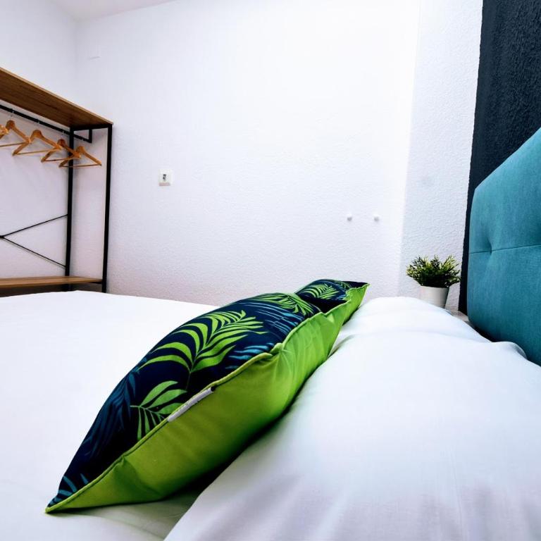Pineda III Gold - One-Bedroom Apartment - 17