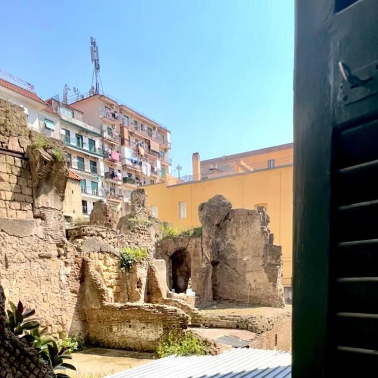Napoli centro, a windows on the monuments - Appartamento con 1 Camera da Letto - 1