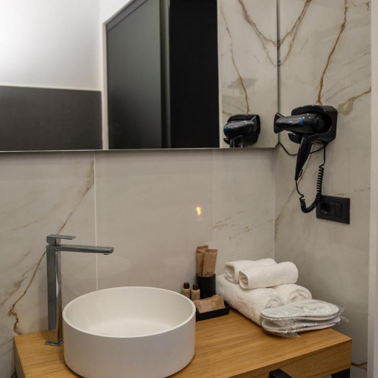 Hart Boutique Rooms - Camera Matrimoniale Deluxe - 7