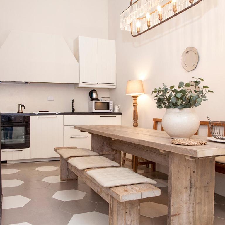 La Casa di Rouse - Two-Bedroom Apartment - 10