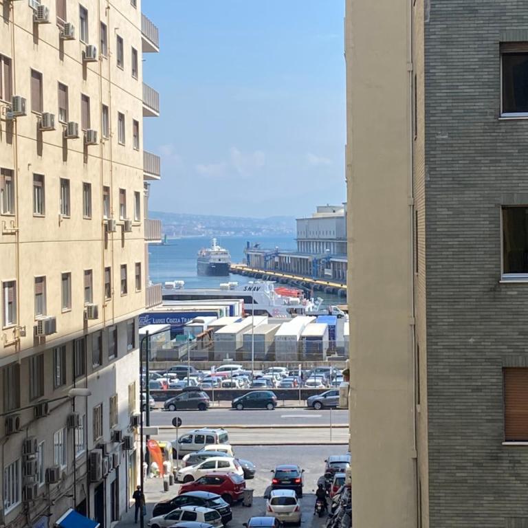 A un passo dal Castello Maschio ANGIOINO Appartment - Appartamento Deluxe - 28