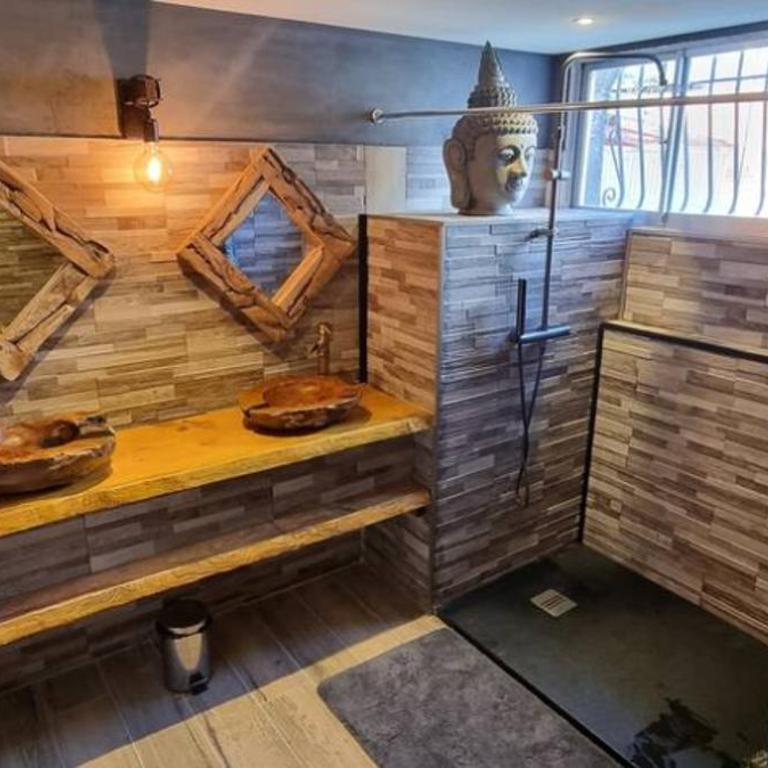 Suite vue mer, grande piscine et spa extérieur privatifs,climatisation et parking - Appartement 1 Chambre - 13