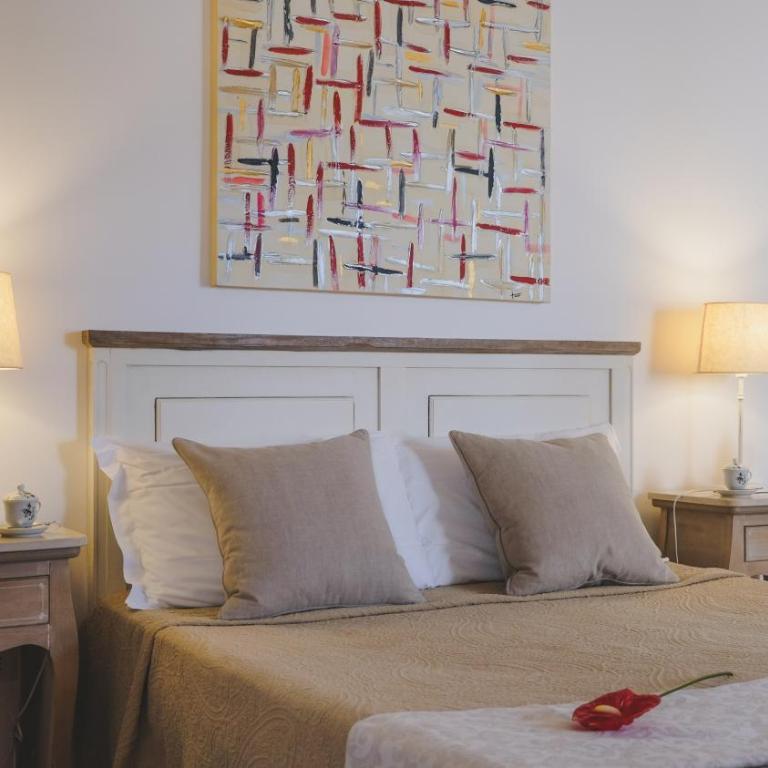 MaNanna B&B - Deluxe Double Room with Side Sea View - 1