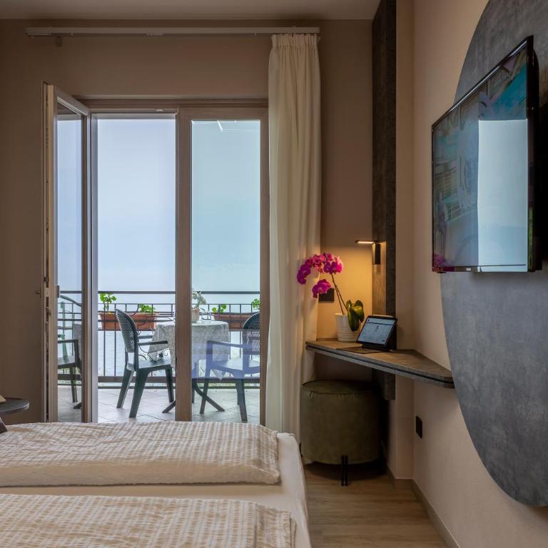 Hotel Veronesi - Camera Matrimoniale Deluxe con Balcone e Vista Lago - 13