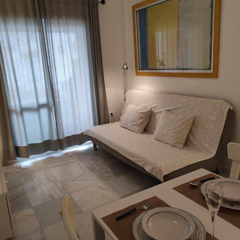Apartamento céntrico con garaje cercano a la playa - Two-Bedroom Apartment - 4