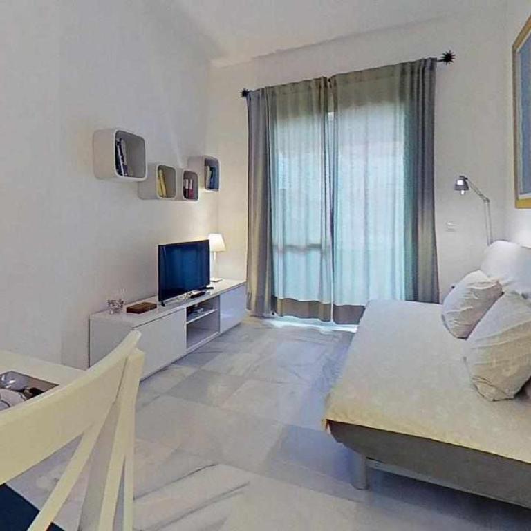 Apartamento céntrico con garaje cercano a la playa - Two-Bedroom Apartment - 7