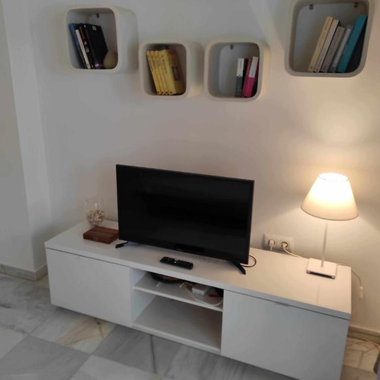 Apartamento céntrico con garaje cercano a la playa - Two-Bedroom Apartment - 6
