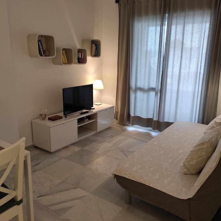Apartamento céntrico con garaje cercano a la playa - Two-Bedroom Apartment - 10