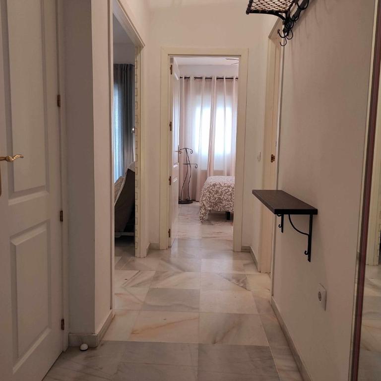 Apartamento céntrico con garaje cercano a la playa - Two-Bedroom Apartment - 11
