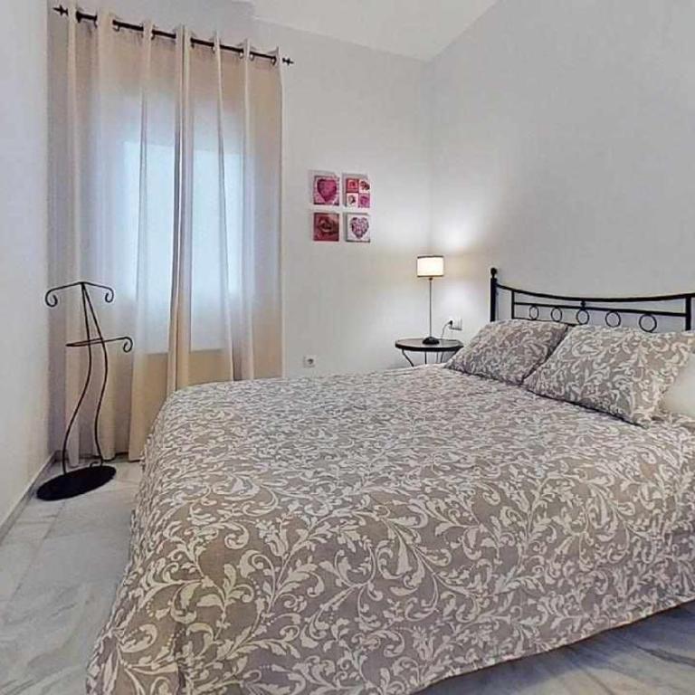 Apartamento céntrico con garaje cercano a la playa - Two-Bedroom Apartment - 14