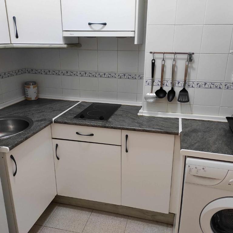 Apartamento céntrico con garaje cercano a la playa - Two-Bedroom Apartment - 19