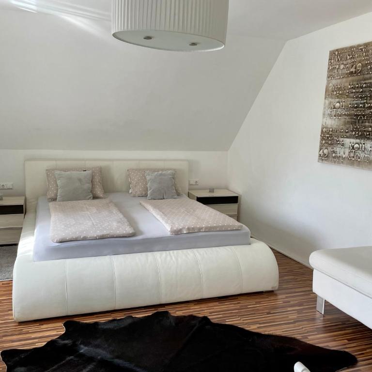 Ferienwohnung H&H Happy Holiday - Apartment mit Balkon - 1