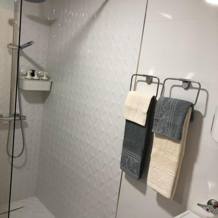 Apartamento totalmente reformado con piscina y jardines al lado de la playa de la Carihuela - Estudio con vistas al mar - 45