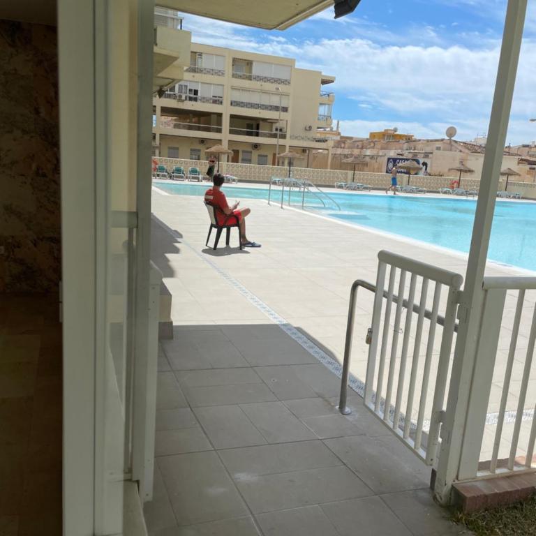 Apartamento totalmente reformado con piscina y jardines al lado de la playa de la Carihuela - Estudio con vistas al mar - 38