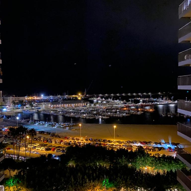 Precioso apartamento delante del mar en Palamós - Three-Bedroom Apartment - 14