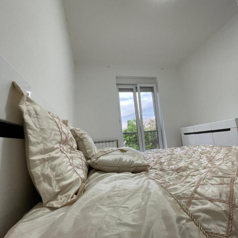 Modern & cozy 2-bedroom vacation home in Sarajevo - Two-Bedroom Apartment - 24